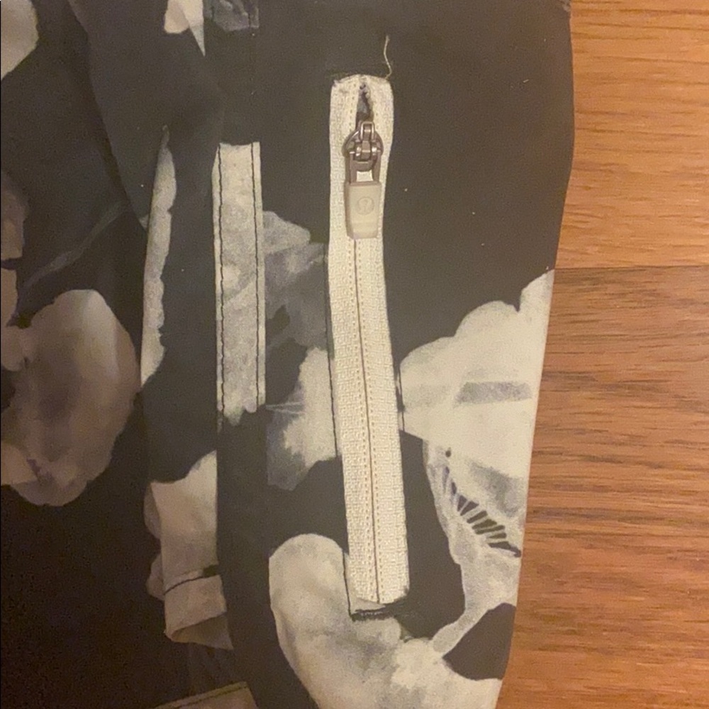 LULULEMON SHORTS - Picture 2 of 4